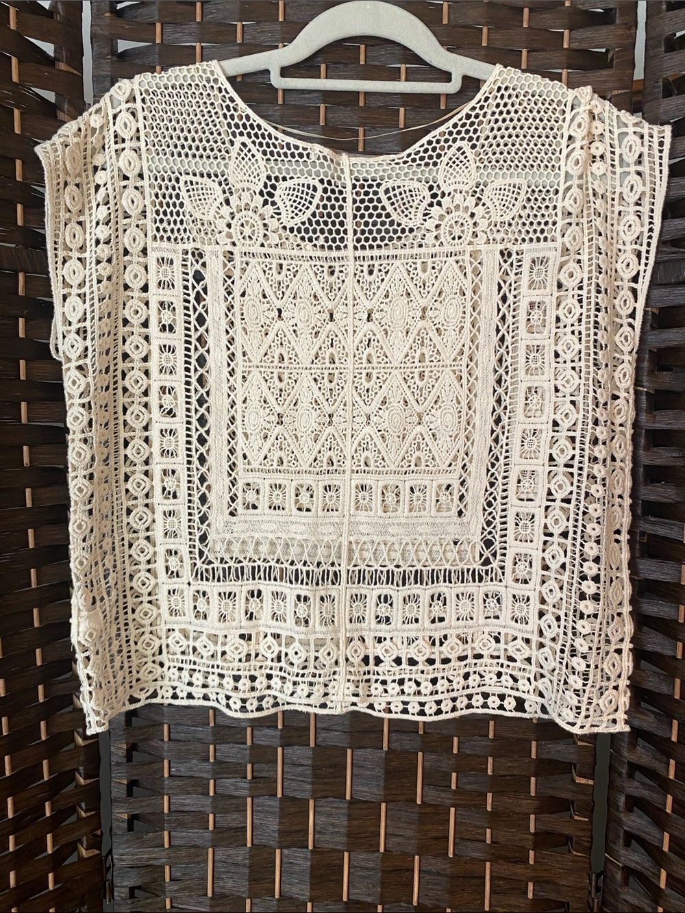 LC Lauren Conrad Cream Crochet Lace Boxy Tank Top - Picture 2 of 4